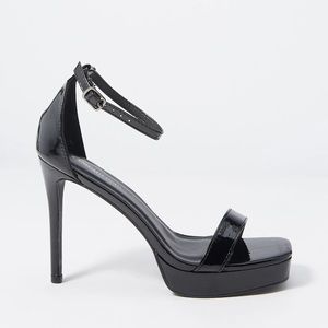 Women’s Size 7 Charolette Russe Heels!